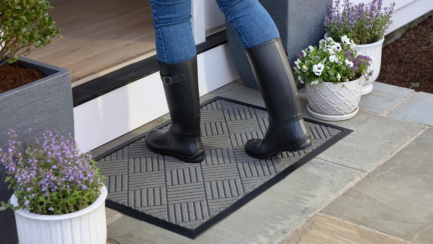 GORILLA GRIP patented bathtub and shower mats, machine washable bathtub base mats with suction cups and drain holes to keep the bathtub clean, BPA-free; double-sided kitchen cutting board set, an essential three-piece set for the kitchen and bathroom.