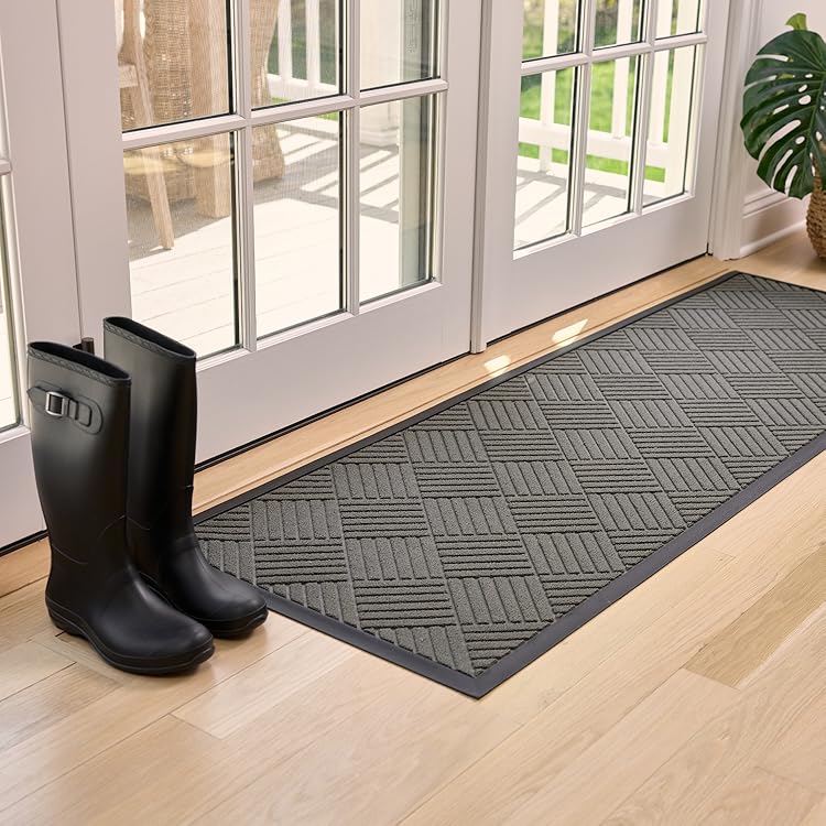 GORILLA GRIP patented bathtub and shower mats, machine washable bathtub base mats with suction cups and drain holes to keep the bathtub clean, BPA-free; double-sided kitchen cutting board set, an essential three-piece set for the kitchen and bathroom.